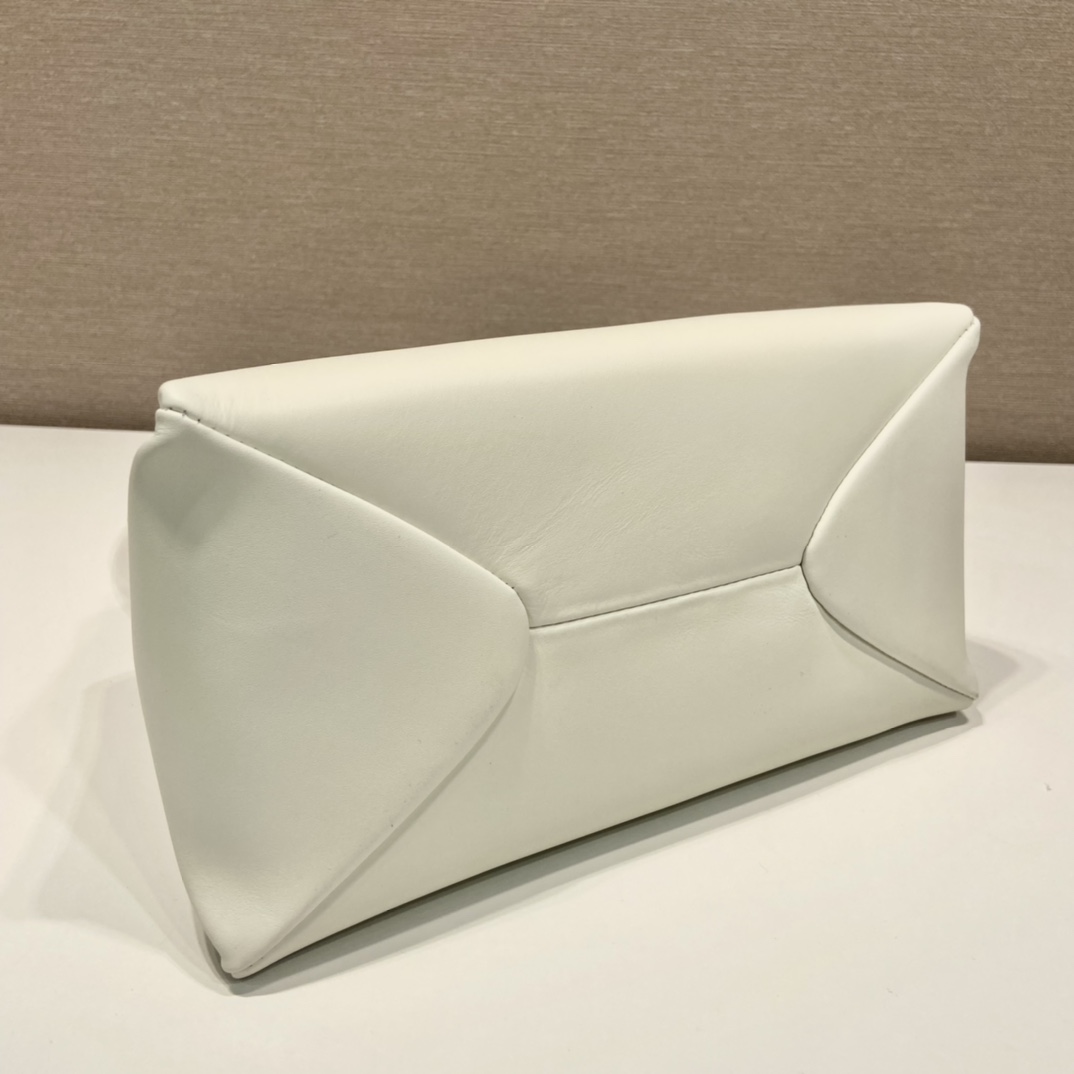 Prada_1BA368_Tote_Bag-26